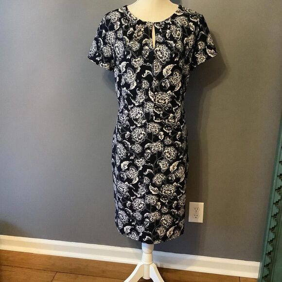 Banana Republic Elegant Floral Print Dress with Keyhole Detail - Picture 1 of 8